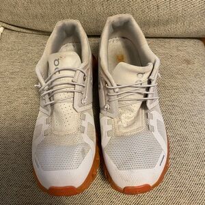 On Running Women’s Cloud 5 Light Gray and Rust Athletic Shoes